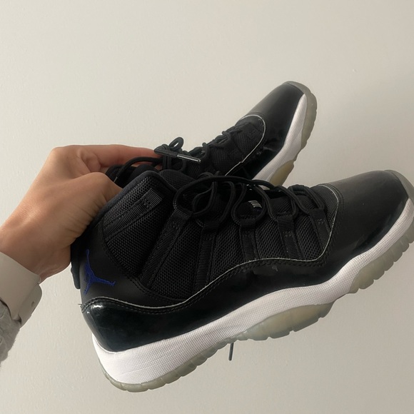 Jordan 11s Space Jam 2016 (youth 5) - Picture 1 of 8